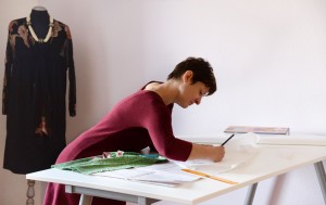 Romy Rohé Atelier Seite Arbeitstisch Schnittmuster